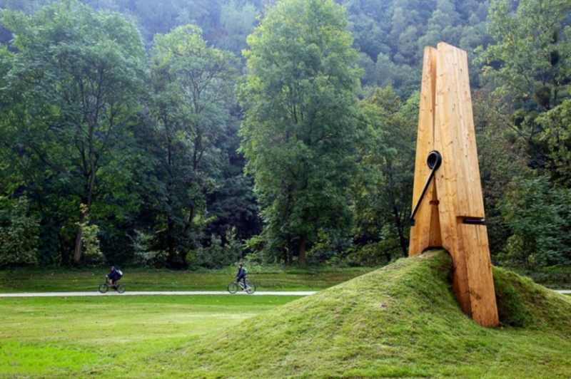 Wall Escape, Giant Clothespin and Other Sculptures You Can&#39;t Forget