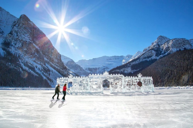 10 skating rinks worth visiting this winter