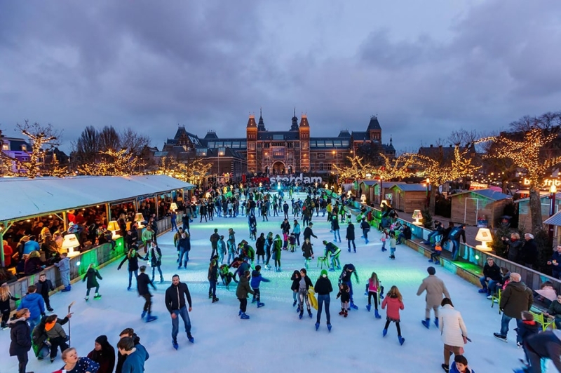 10 skating rinks worth visiting this winter