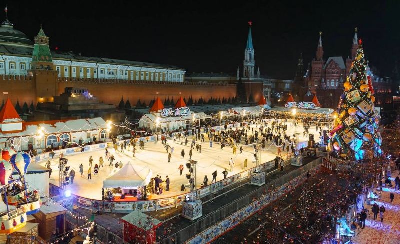 10 skating rinks worth visiting this winter