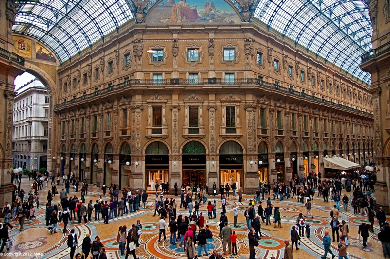 6 best destinations for New Year&#39;s shopping