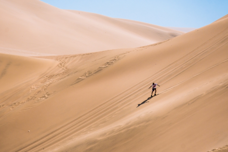 Dunes instead of snow slopes: where to go sandboarding