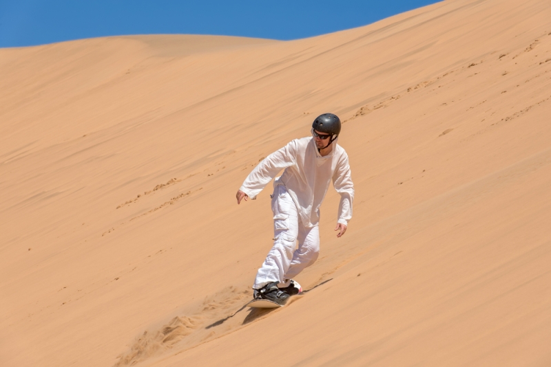 Dunes instead of snow slopes: where to go sandboarding