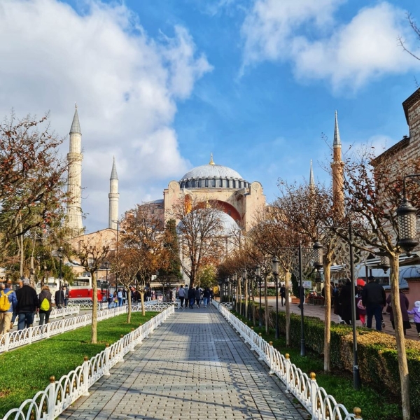 Istanbul is a city of cats and bright colors!