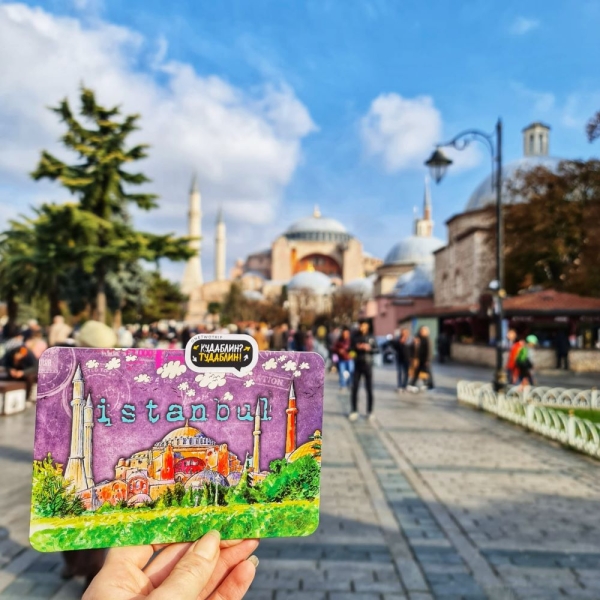 Istanbul is a city of cats and bright colors!