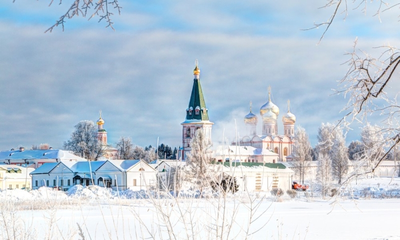 Traveling from St. Petersburg to Moscow: what to see along the way